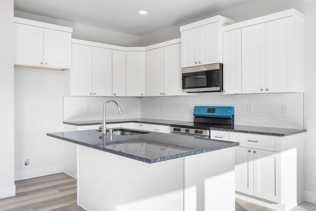 Photo of 7581 Grapevine Ct, West Richland, WA 99353 (MLS # 290709)