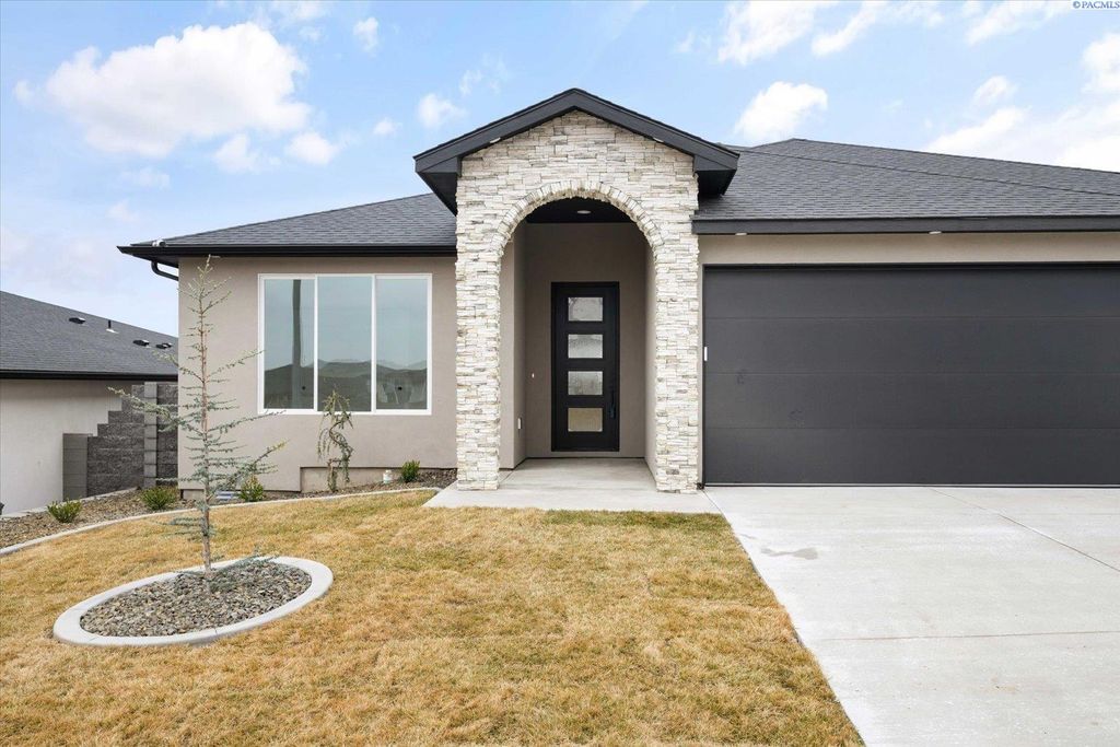 Photo of 2329 Waterhill, Richland, WA 99352 (MLS # 289989)