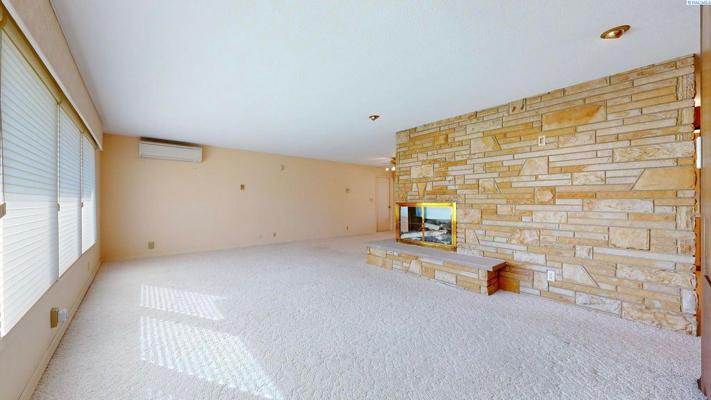 Photo of 2045 Davison Avenue, Richland, WA 99354 (MLS # 288698)