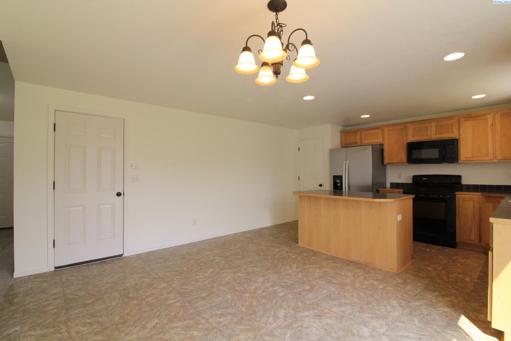 Photo of 5404 Coolidge Court, Pasco, WA 99301 (MLS # 287211)