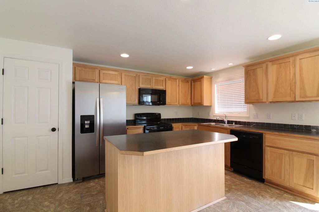 Photo of 5404 Coolidge Court, Pasco, WA 99301 (MLS # 287211)