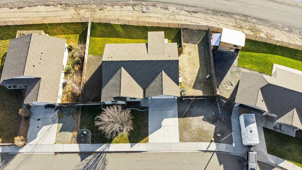 Photo of 612 Botaka Loop, Benton City, WA 99320 (MLS # 289294)