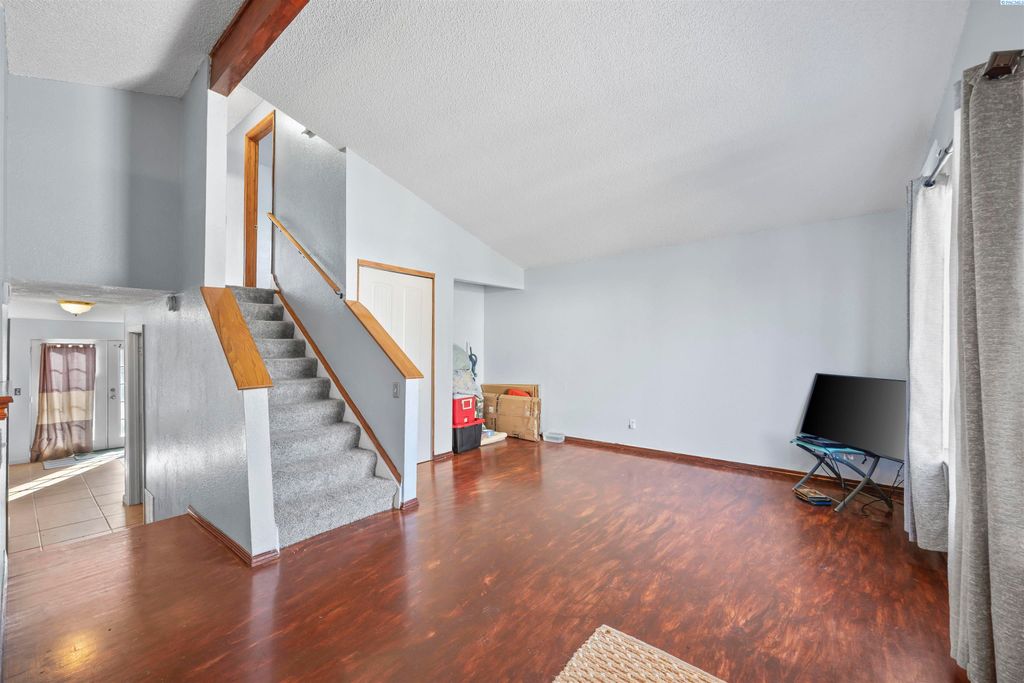 Photo of 608 E 8th Ave, Kennewick, WA 99336 (MLS # 290910)