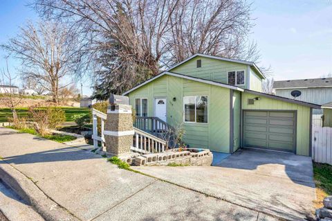 Photo of 608 E 8th Ave, Kennewick, WA 99336 (MLS # 290910)
