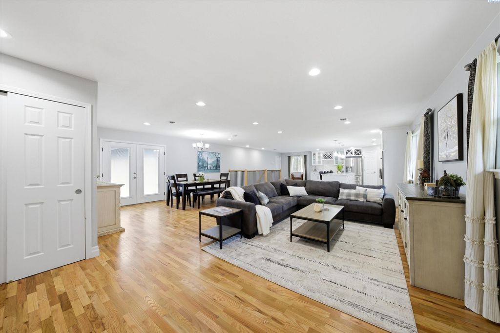 Photo of 2745 W Van Giesen St, Richland, WA 99354 (MLS # 291424)