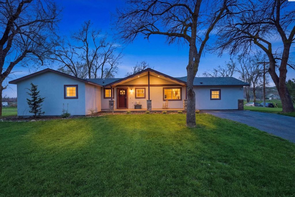 Photo of 2745 W Van Giesen St, Richland, WA 99354 (MLS # 291424)