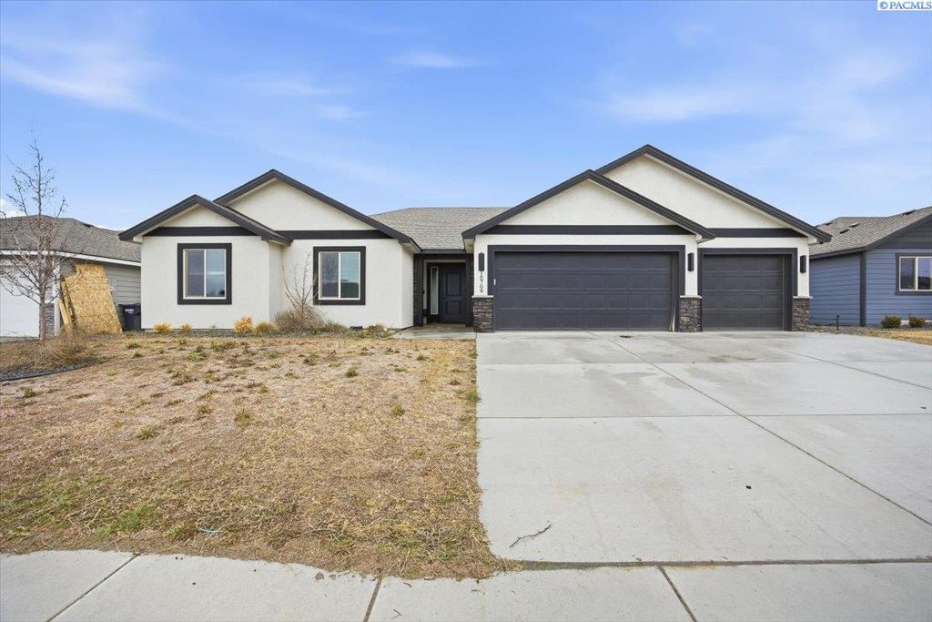 Photo of 10709 Silverbright Dr, Pasco, WA 99301 (MLS # 290748)