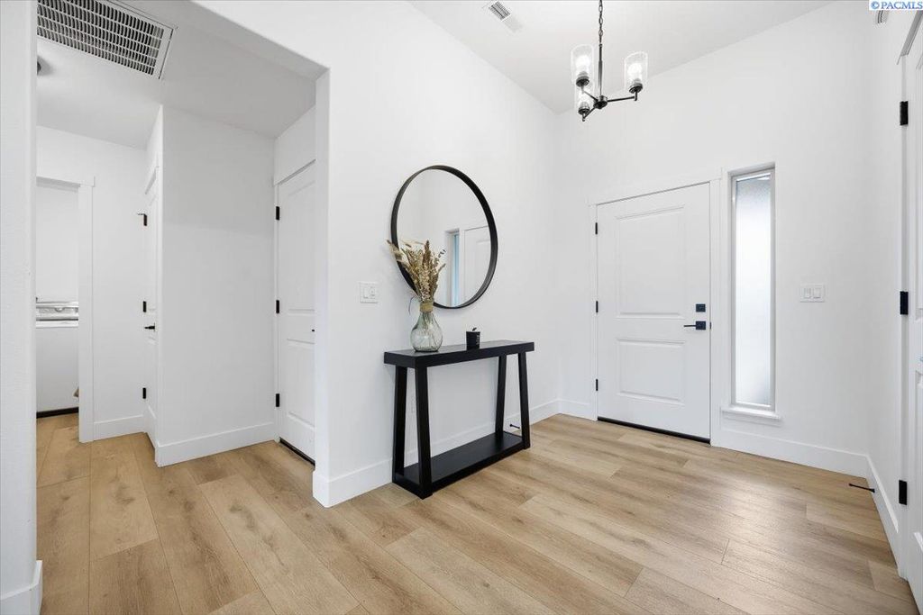 Photo of 10709 Silverbright Dr, Pasco, WA 99301 (MLS # 290748)