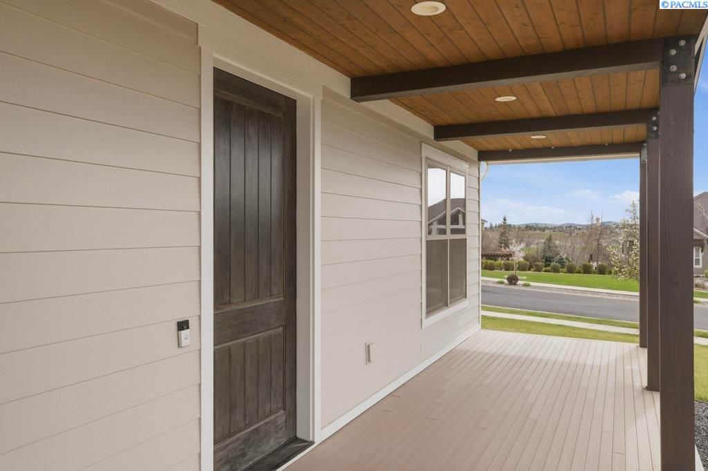 Photo of 200 SW Barclay Ct, Pullman, WA 99163 (MLS # 292148)