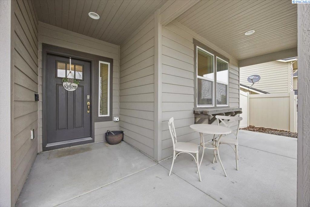 Photo of 368 Wishkah Dr, Richland, WA 99352 (MLS # 290015)