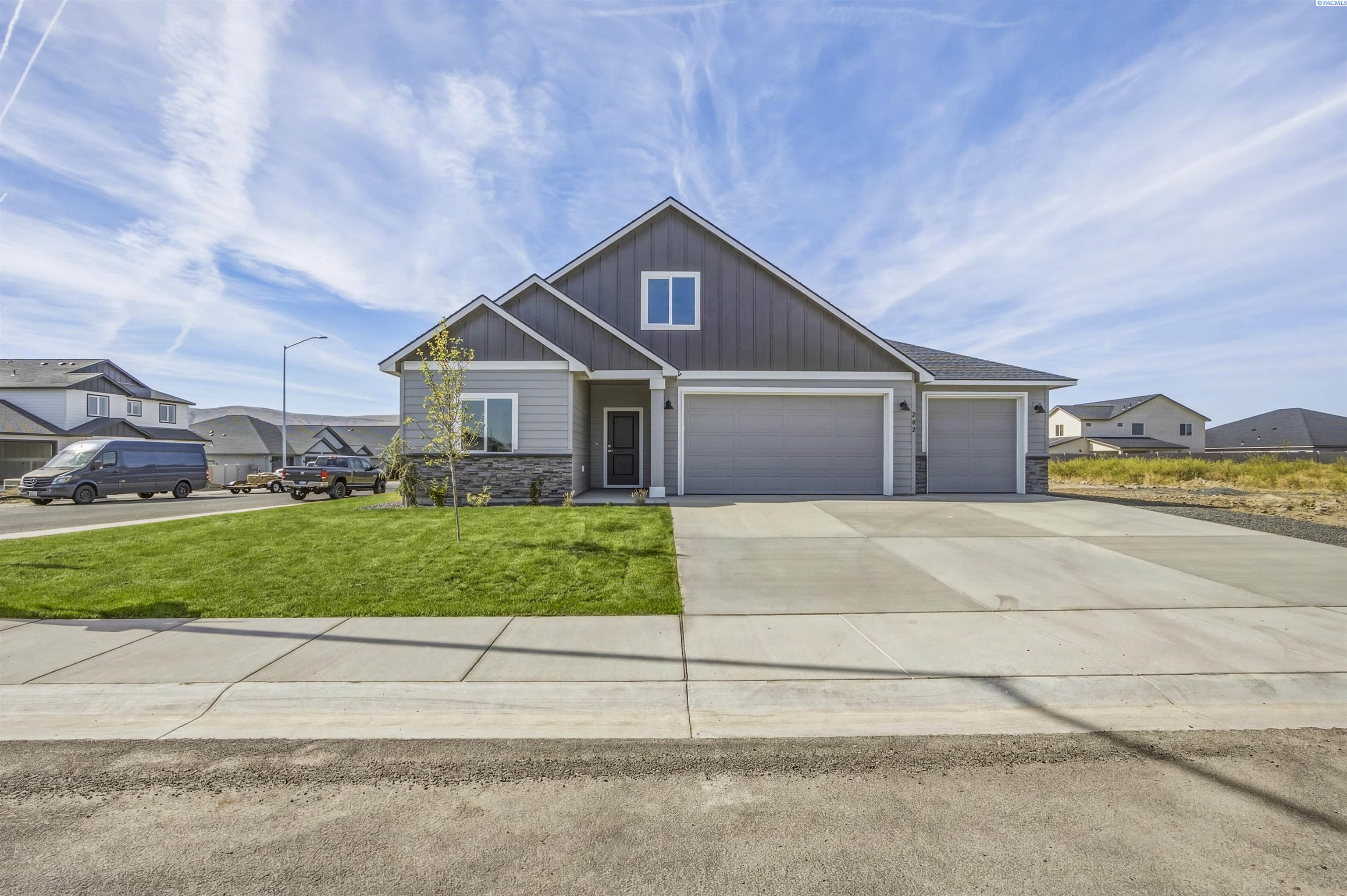 Photo 1 of 46 — 202 Packer St, Prosser, WA 99350