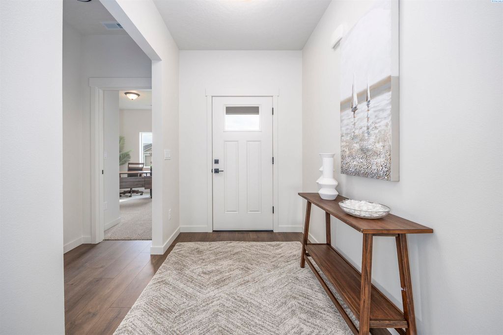 Photo of 202 Packer St, Prosser, WA 99350 (MLS # 291405)