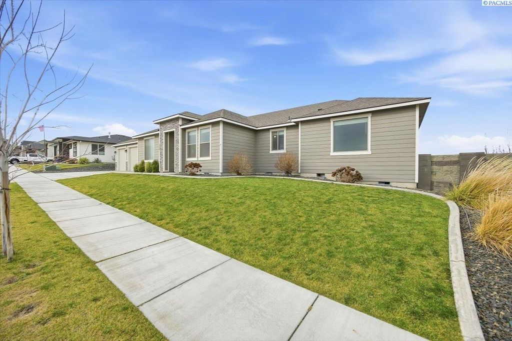 Photo of 3356 S Mckinley St, Kennewick, WA 99338 (MLS # 289809)