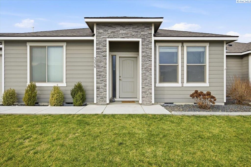 Photo of 3356 S Mckinley St, Kennewick, WA 99338 (MLS # 289809)