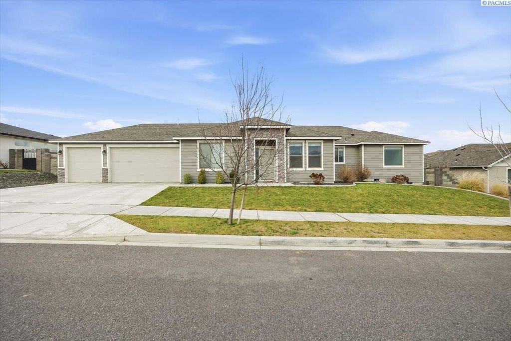 Photo of 3356 S Mckinley St, Kennewick, WA 99338 (MLS # 289809)