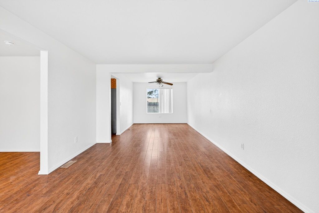 Photo of 6716 Fenway Drive, Pasco, WA 99301 (MLS # 290029)