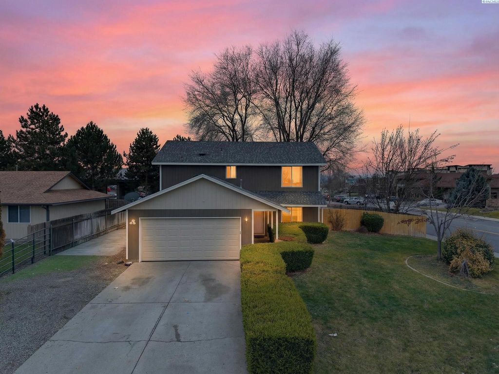 Photo of 6716 Fenway Drive, Pasco, WA 99301 (MLS # 290029)