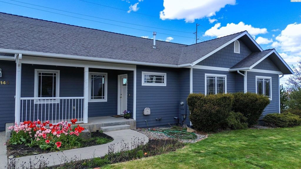 Photo of 1145 SW Sunnyside Dr, Pullman, WA 99163 (MLS # 292511)