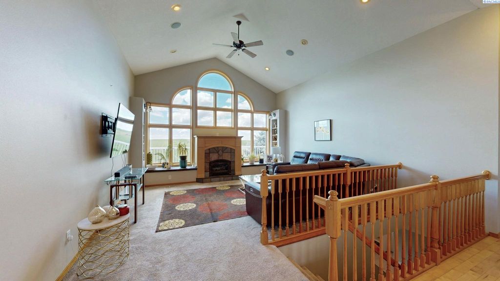 Photo of 1145 SW Sunnyside Dr, Pullman, WA 99163 (MLS # 292511)