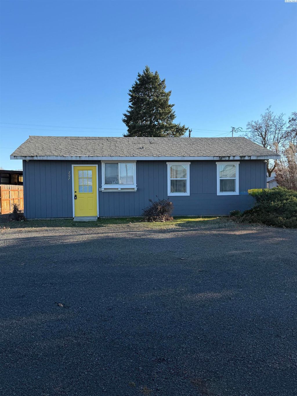 Photo of 207 S Clark Ave, La Crosse, WA 99143 (MLS # 289078)