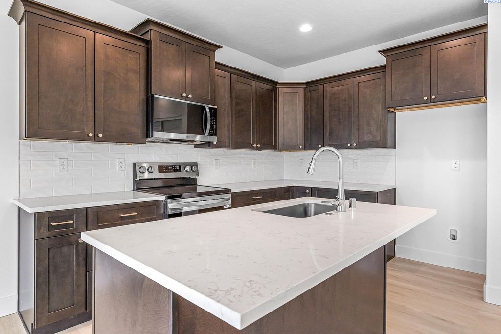 Photo of 7479 Grapevine Ct, West Richland, WA 99353 (MLS # 290474)