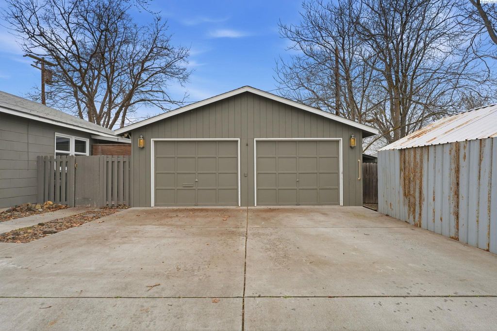 Photo of 1017 Smith Ave, Richland, WA 99354 (MLS # 290321)
