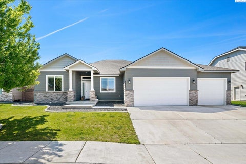 Photo of 6923 W 33rd Place, Kennewick, WA 99338 (MLS # 293411)