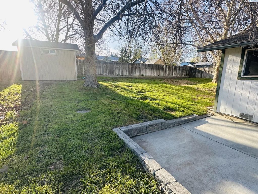 Photo of 1203 12th Street, Benton City, WA 99320 (MLS # 291880)