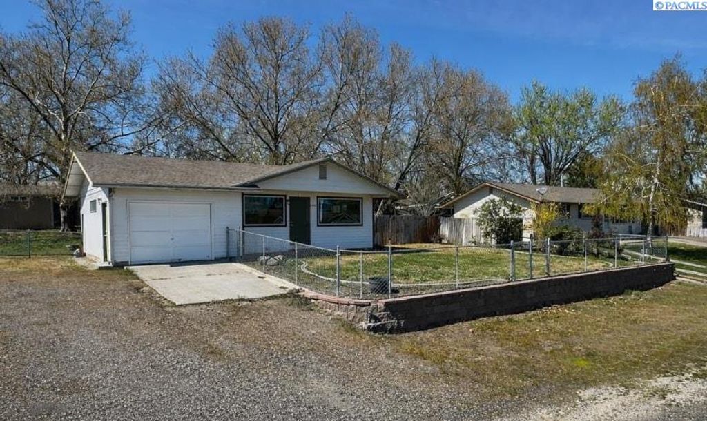 Photo of 1203 12th Street, Benton City, WA 99320 (MLS # 291880)
