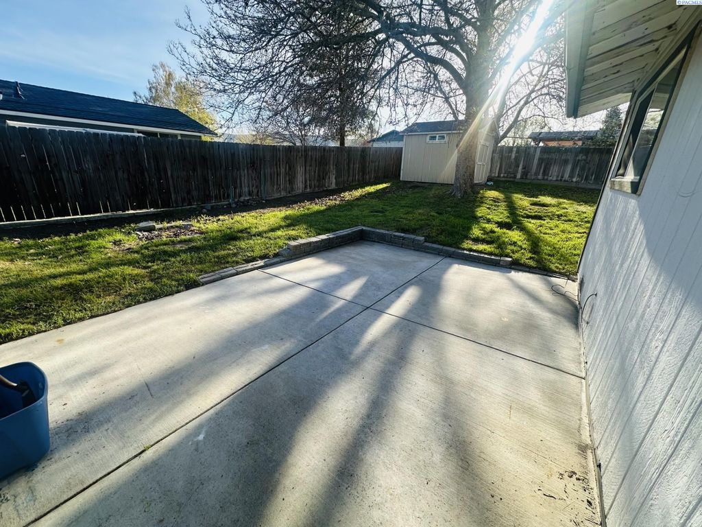 Photo of 1203 12th Street, Benton City, WA 99320 (MLS # 291880)