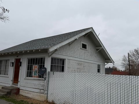 Photo of 1107 W Yakima Street, Pasco, WA 99301 (MLS # 290022)