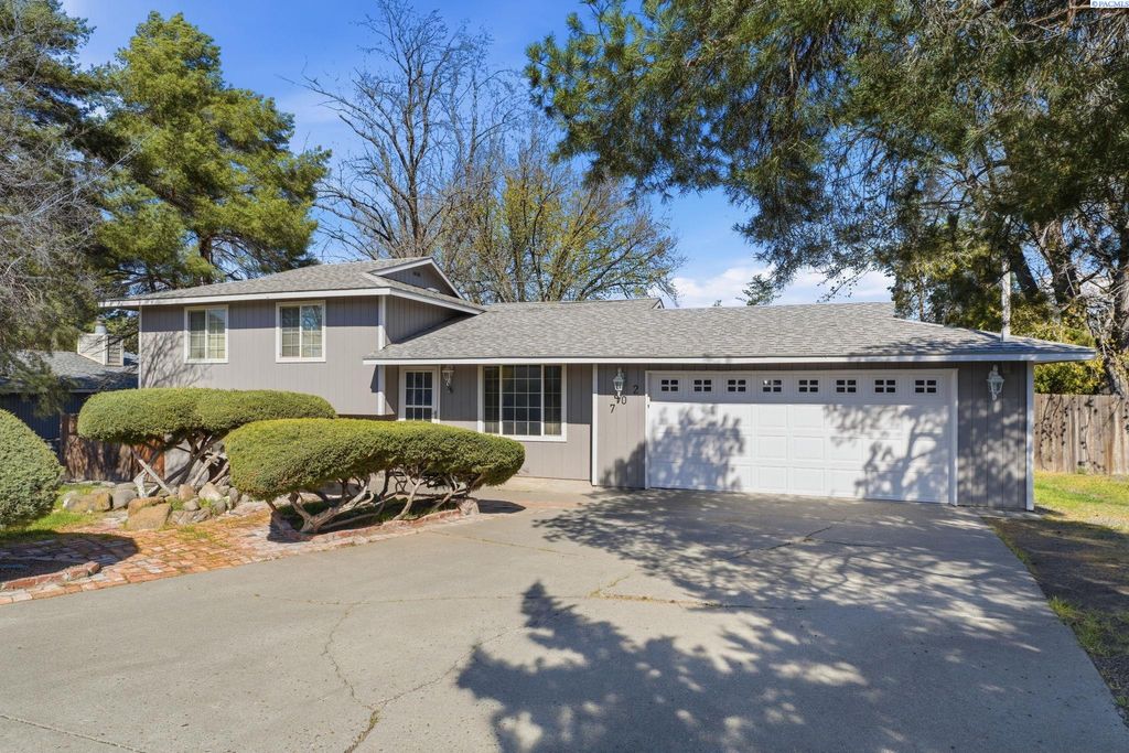 Photo of 702 W 36th Place, Kennewick, WA 99337 (MLS # 291607)