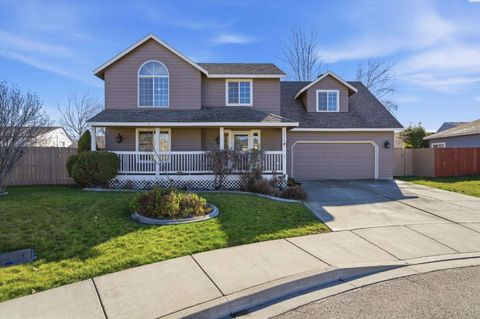 Photo of 1615 W 24th Pl, Kennewick, WA 99337 (MLS # 290958)