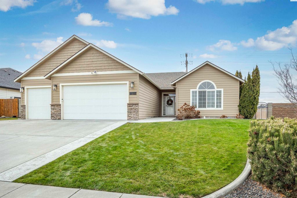 Photo of 8713 W 9th Ave, Kennewick, WA 99336 (MLS # 289731)