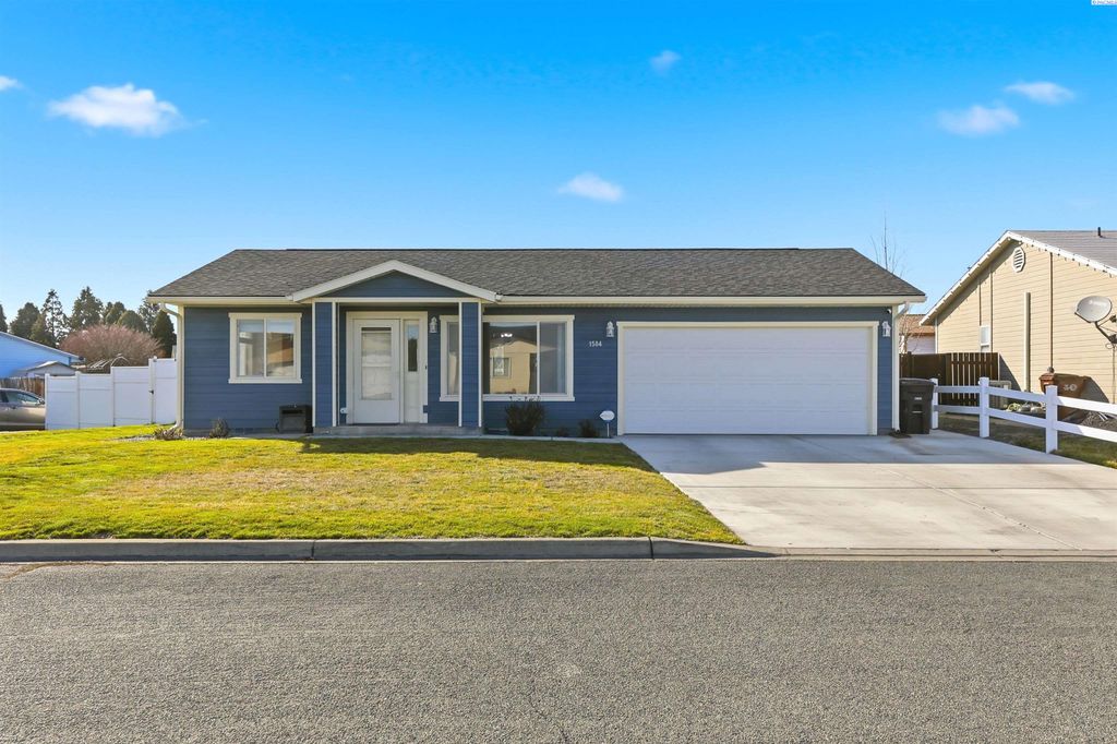 Photo of 1504 S 28th Ave, Yakima, WA 98902 (MLS # 290996)