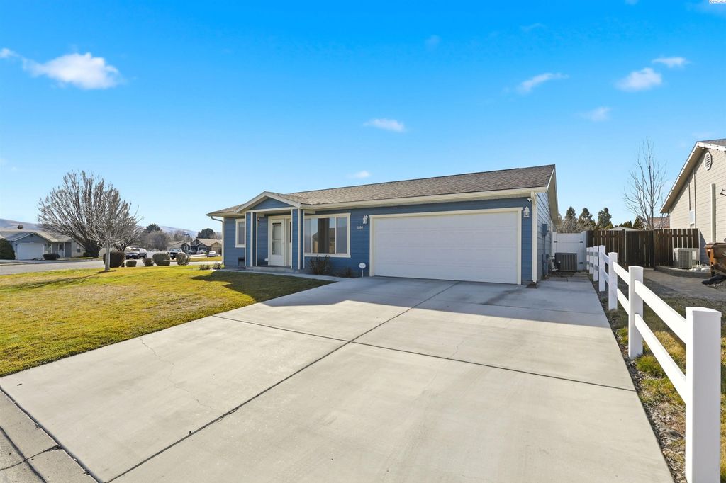 Photo of 1504 S 28th Ave, Yakima, WA 98902 (MLS # 290996)