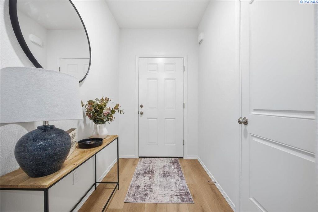 Photo of 1309 Winslow Avenue Unit B, Richland, WA 99354 (MLS # 289566)