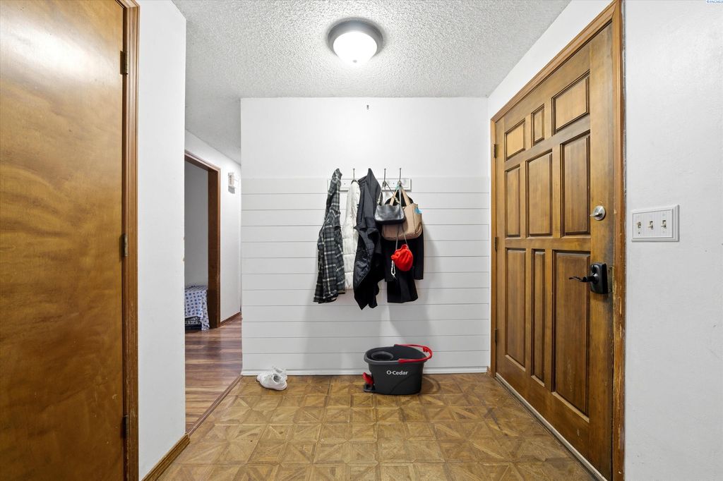 Photo of 2301 Michael Ave, Richland, WA 99352 (MLS # 290407)