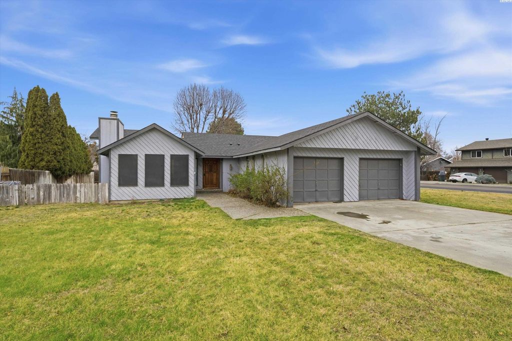 Photo of 2301 Michael Ave, Richland, WA 99352 (MLS # 290407)