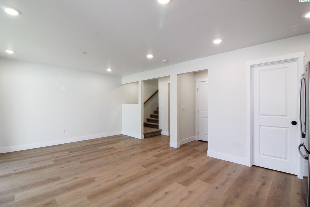 Photo of 605 Road 34 Unit B, Pasco, WA 99301 (MLS # 290085)