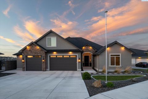 Photo of 5746 W 40th Avenue, Kennewick, WA 99338 (MLS # 292169)