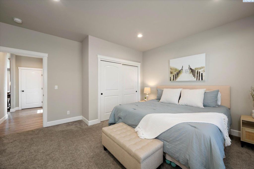 Photo of 5746 W 40th Avenue, Kennewick, WA 99338 (MLS # 292169)