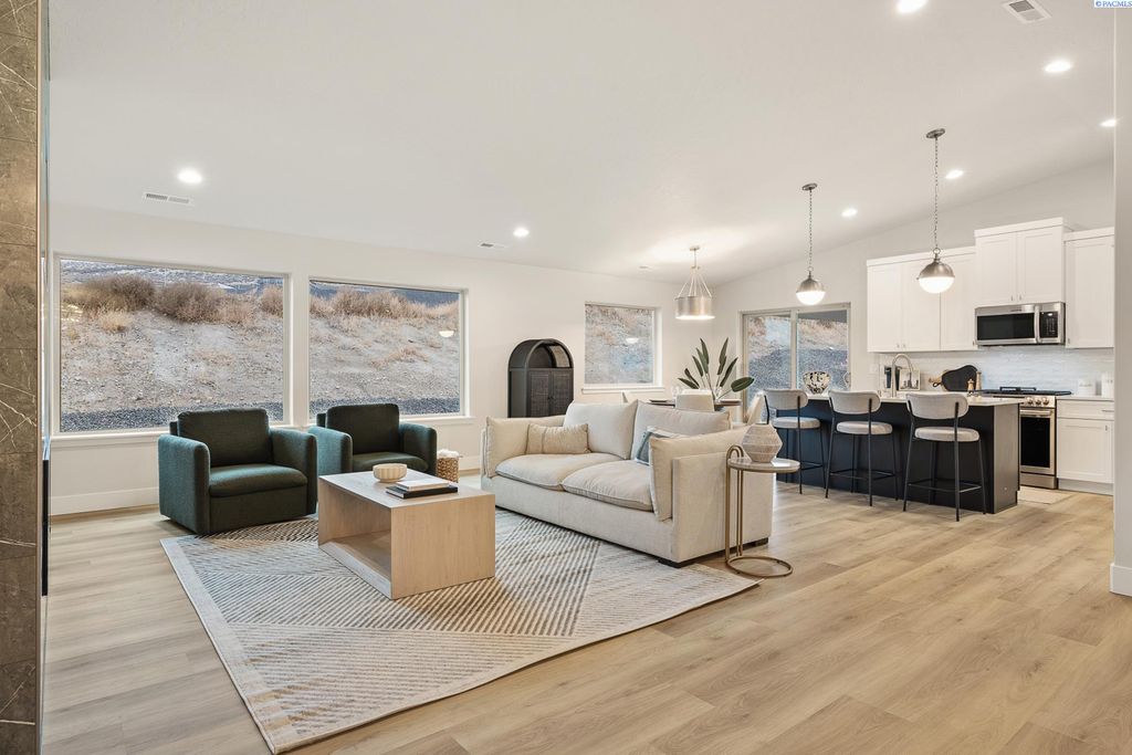 Photo of 6626 W 30th Pl, Kennewick, WA 99338 (MLS # 291528)