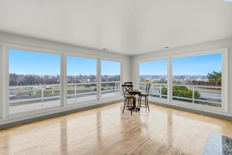 Photo of 5805 W Arrowhead. Ave, Kennewick, WA 99336 (MLS # 289614)