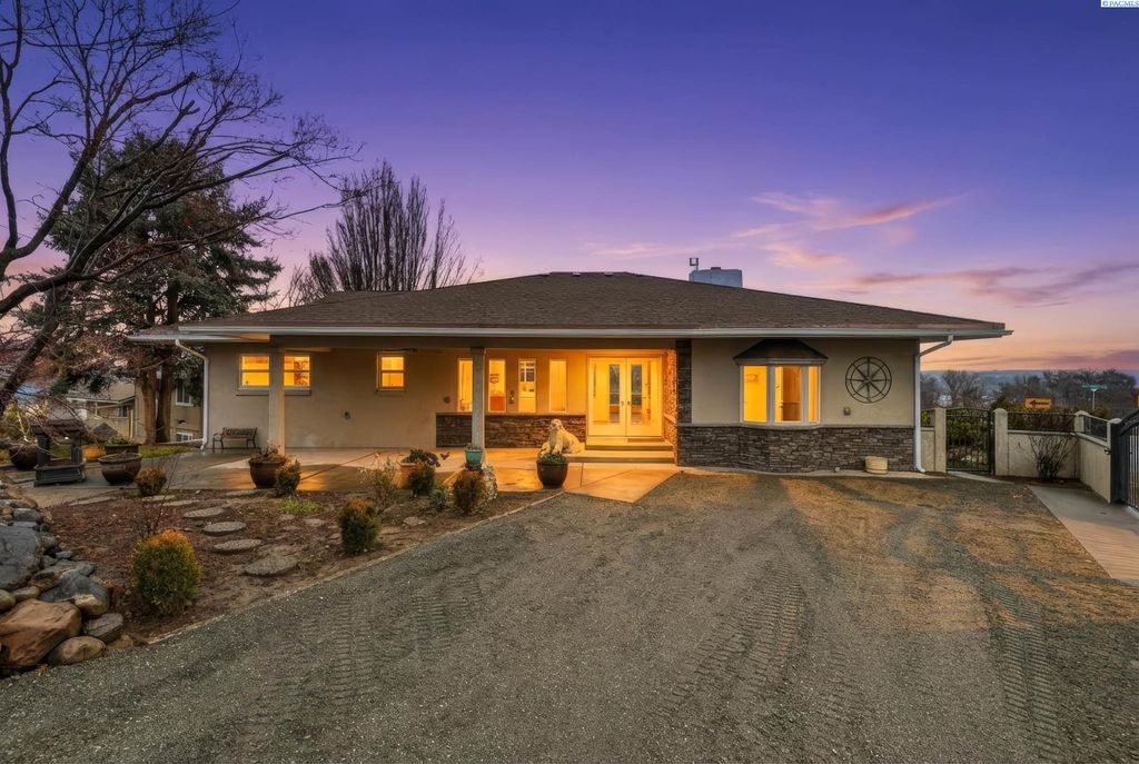 Photo of 5805 W Arrowhead. Ave, Kennewick, WA 99336 (MLS # 289614)