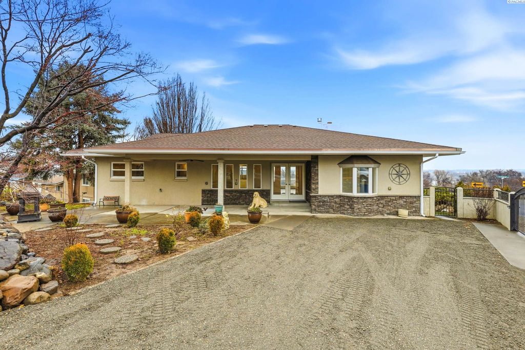 Photo of 5805 W Arrowhead. Ave, Kennewick, WA 99336 (MLS # 289614)