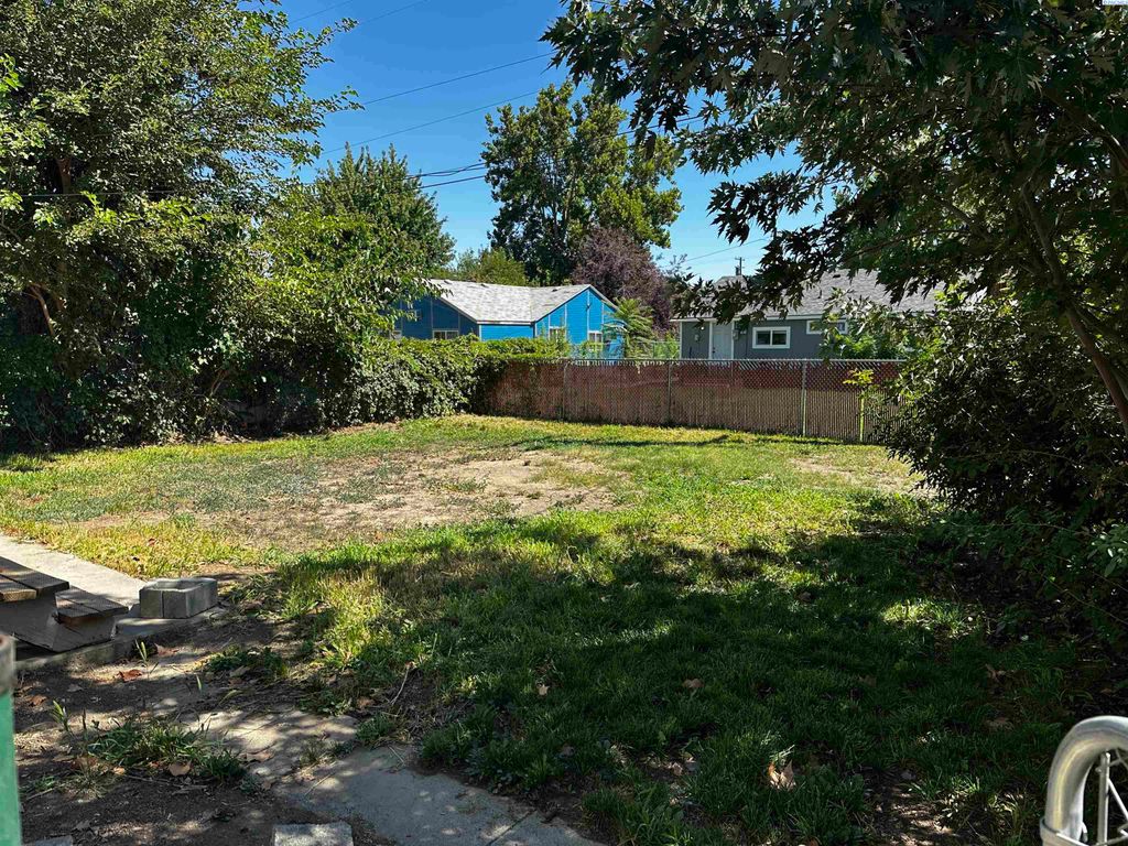 Photo of 1020 Wright Ave, Richland, WA 99354 (MLS # 287571)