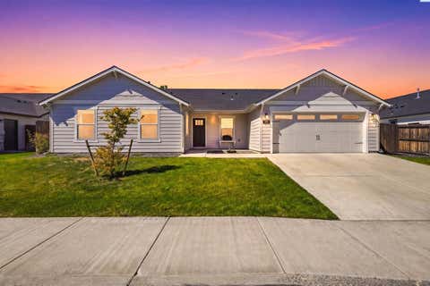 Photo of 832 W 29th Pl, Kennewick, WA 99337 (MLS # 293670)