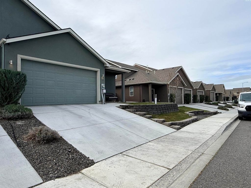 Photo of 1140 S Cedar Pl, Kennewick, WA 99337 (MLS # 291737)