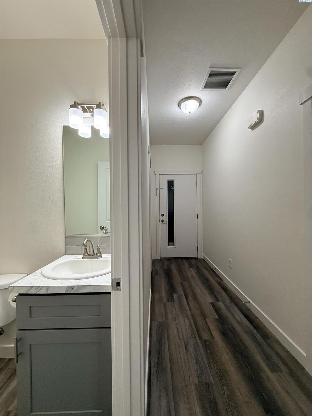 Photo of 1140 S Cedar Pl, Kennewick, WA 99337 (MLS # 291737)